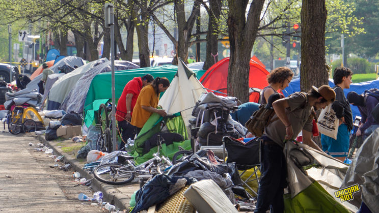 Franklin Avenue Minneapolis, Homeless encampment raided, campers gather their belongings out of their tents